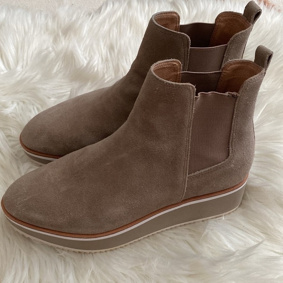 Antonio Melani taupe platform suede ankle boots - Picture 8 of 9